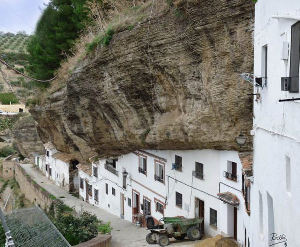 setenil city under rock 6 Rock Overhangs Integrated in Local Architecture: The Town Under Rocks in Spain