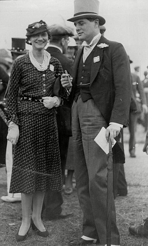 香奈儿(Chanel)在1930年代时与邱吉尔(Winston Churchill)的儿子Randolph的合影。