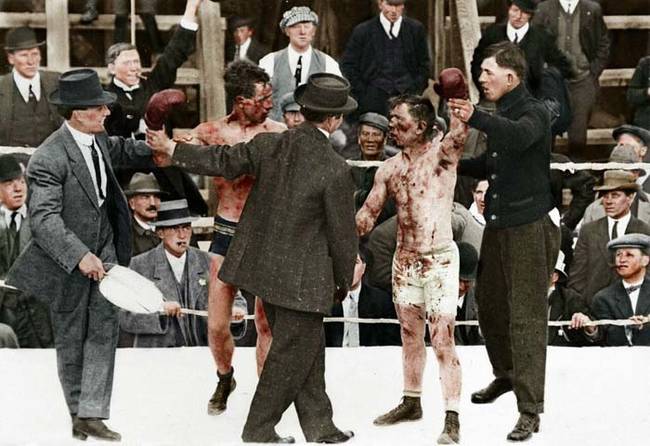  1913年，雷·坎贝尔 (Ray Campbell) 和 迪克海兰 (Dick Hyland) 之间的血腥的拳击比赛