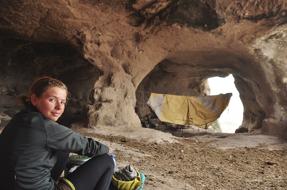 Shirine 和男友Kevin现在正在土耳其(Turkey)旅行，他们更有其中一晚是住在山洞里的。