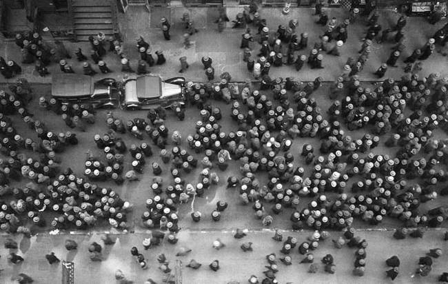  1939年的紐約街頭，幾乎每個人都頭戴著帽子