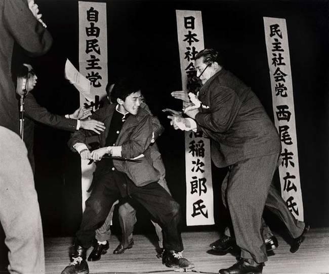 1960, 一位名为山口的十七岁的少年，在东京刺杀政治家-浅沼。