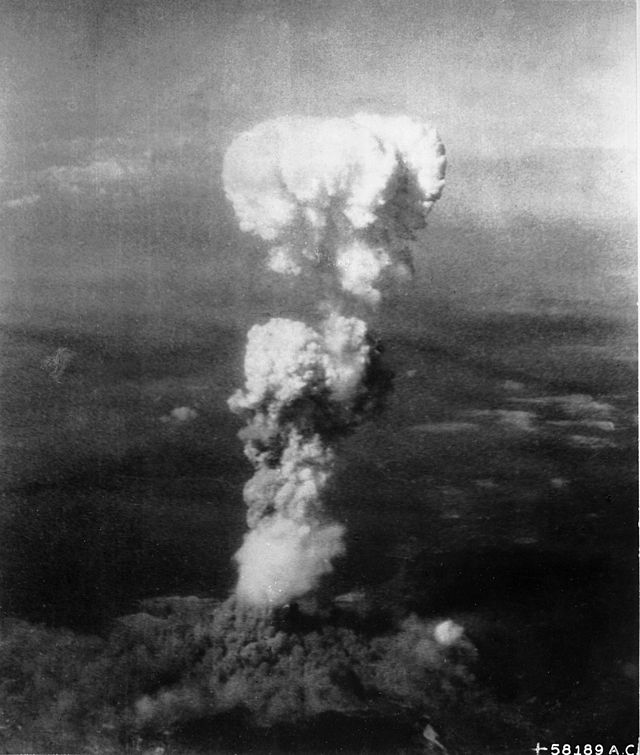 我們都知道，日本當時並沒有投降，於是原子彈在廣島爆炸了。