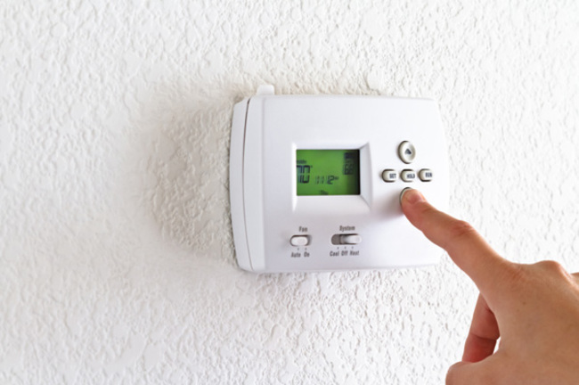 如果你家中有自動調溫器，請使用它！