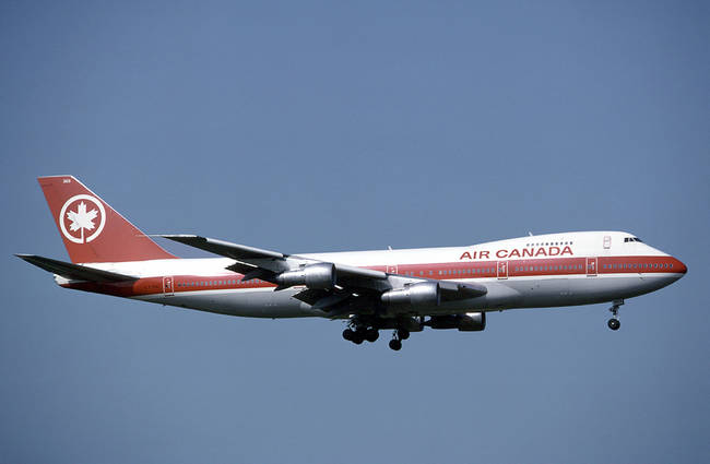 在1983年时，加拿大航空有23起飞机后方厕所起火的事故