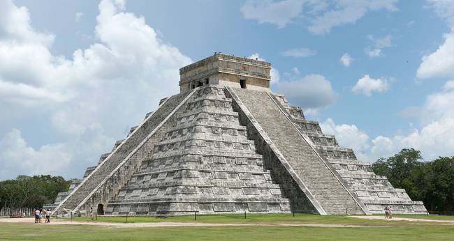 位于美洲中部的马雅文化曾经相当繁荣兴盛，是个数理、自然科学和工艺高度发展的古文明，也有发现相当美丽的建筑物遗迹，但如此兴盛的文明却在公元800年开始衰落，一直到1100年没落，这个无解之谜直到现在才获得答案。