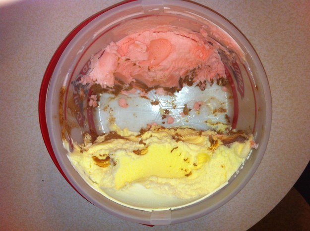 15. 这个混蛋只吃冰淇淋当中的特定口味，吃成这样要别人怎么吃啊！