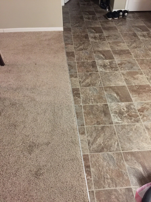1. 地毯和瓷砖并没有完美地排好。