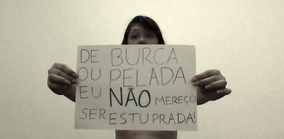 3. 巴西藉女性以强烈的摄影作品强烈抗议「根据调查发现，高达65%的人们认为，遭受强暴和攻击的女性若穿着暴露，则是自找的。」