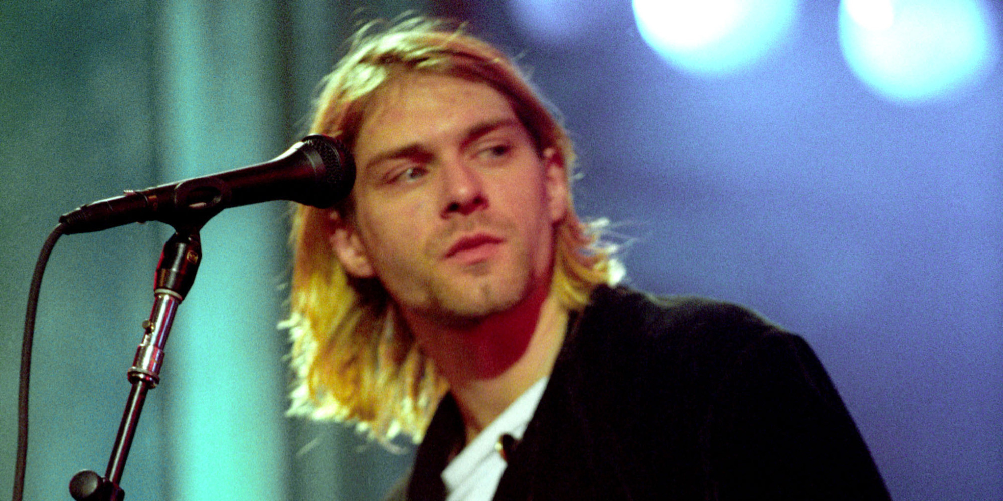 抱歉...但是搖滾天團Nirvana的主唱Kurt Cobain長這樣...而且他很早就過世了...沒有活到47歲...
