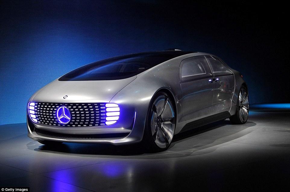這回在美國消費電子展 (CES) 中，賓士 (Mercedes Benz) 不落人後也公布了他們自動駕駛的車子，似乎在造型跟奢華度上完全佔盡了風頭。