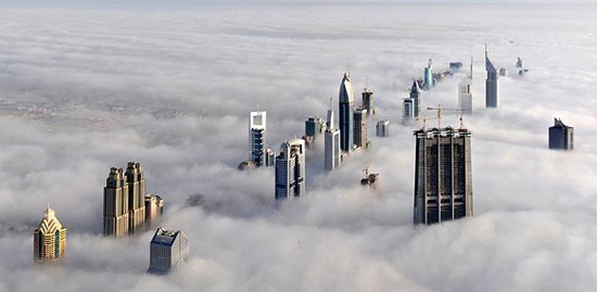 杜拜的高樓直入雲霄。