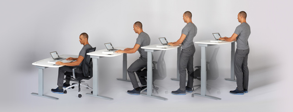 Stir Kinetic Desk能夠透過自動且緩慢的升高或降低，來讓使用者起立或坐下。