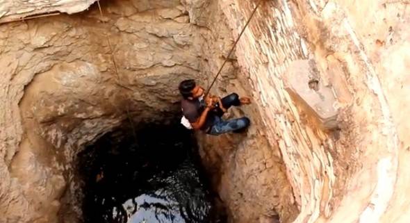12.) This community who came together to save <a href="http://www.viralnova.com/rescue-drowning-dog/" target="_blank">a dog trapped in a well</a>.