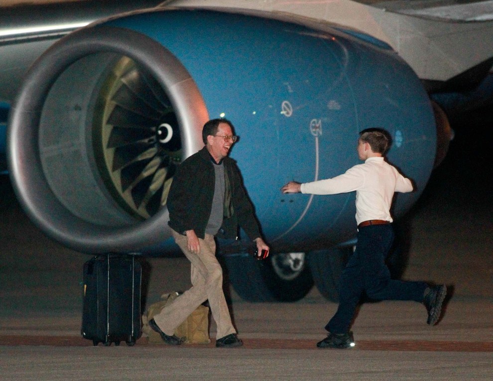 23. 北韩释放了美国公民Jeffrey Fowle，他和他儿子在俄亥俄 (Ohio) 的机场重逢。
