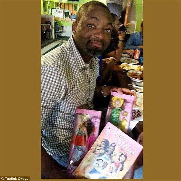 当时，身为奈及利亚黑人的Taofick 想要帮他的姪女买个「黑人的」芭比娃娃，但寻遍各家商店就是找不到，于是他决定要自己设计出属于黑人的芭比娃娃。