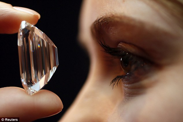 It is expected to sell for £16 million ($25 million) at Sotheby's in New York at the Magnificent Jewels auction