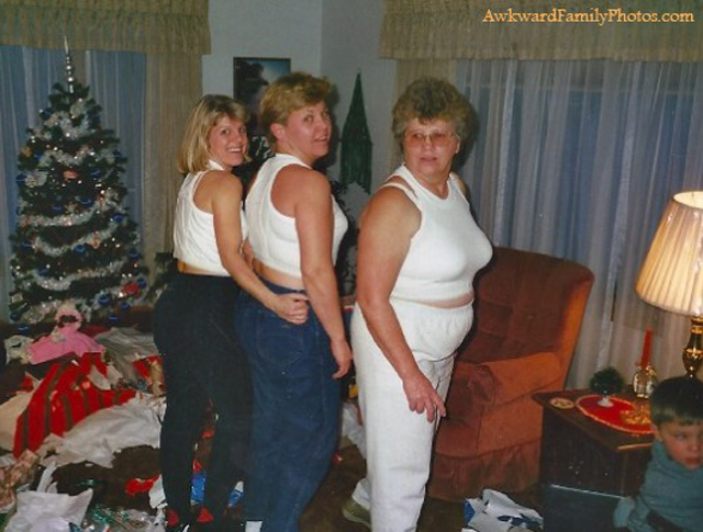 Awkward! ~ 26 Funny, Creepy Family Christmas Photos