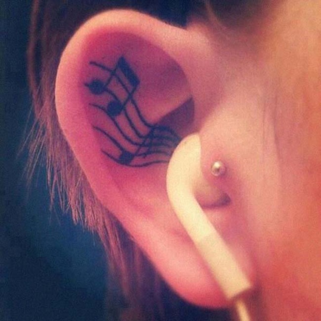 不斷從耳裡傳出音樂的刺青！