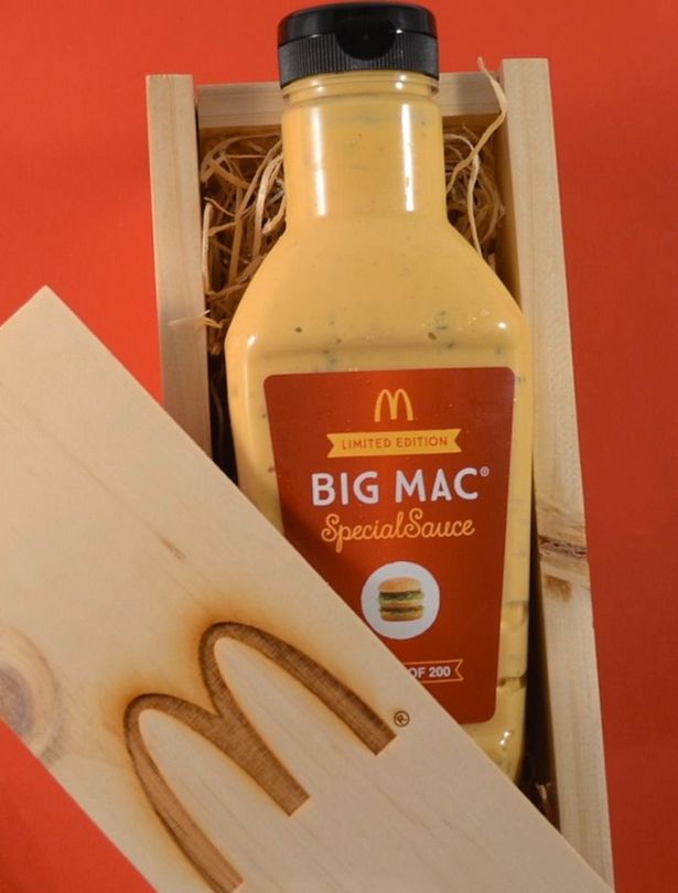 此外，还有一瓶500ml大小的大麦克酱，更被拿去eBay拍卖，来替麦当劳叔叔之家慈善基金募款。现在已经标到了56万台币 ($23,100澳币)。(连结)