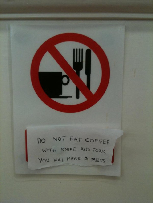 禁止飲食 -> 禁止用刀叉喝咖啡，你會弄得一團糟。