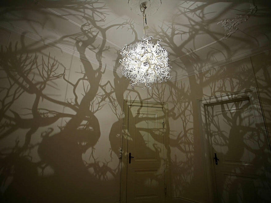 樹枝造型的吊燈...讓室內變成一座森林！