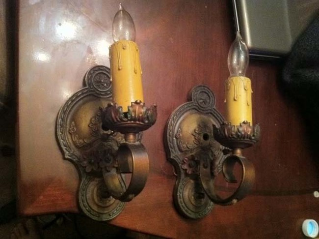这些灯饰也是来自于一间老餐厅的摆设。