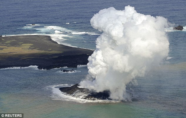 西之岛位于环太平洋火山带 (Ring of Fire)，原本火山喷发只有形成一个小小的岛屿，直到现在已经变成了一个有2.5平方公里大的陆地。