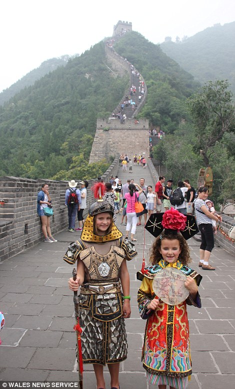 Lili Mai and Nel on the Great wall of China