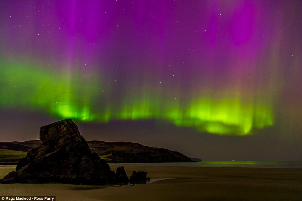 澳洲和纽西兰的部份地区，也都能看到这样的现象，在南半球也被特别称为「南极光」(Aurora Australis)。