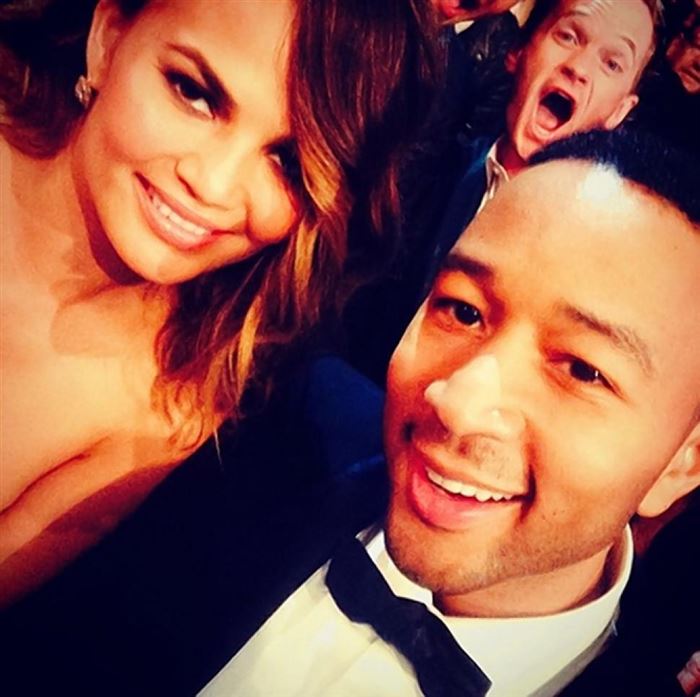 25 Of The Best and Most Amusing Celebrity Photobombs  40