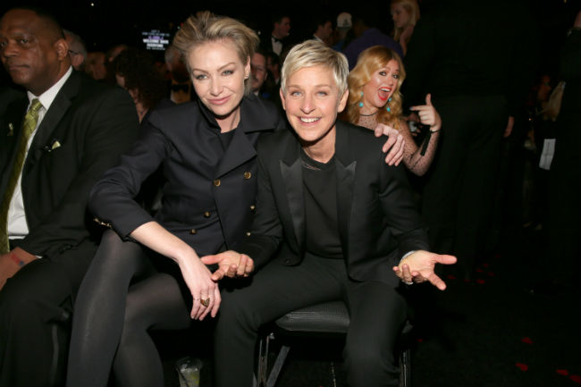 25 Of The Best and Most Amusing Celebrity Photobombs  28