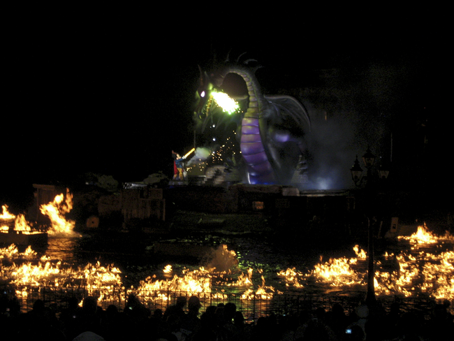 17.) The lake in which the Fantasmic attraction takes place is only about 1 foot deep.