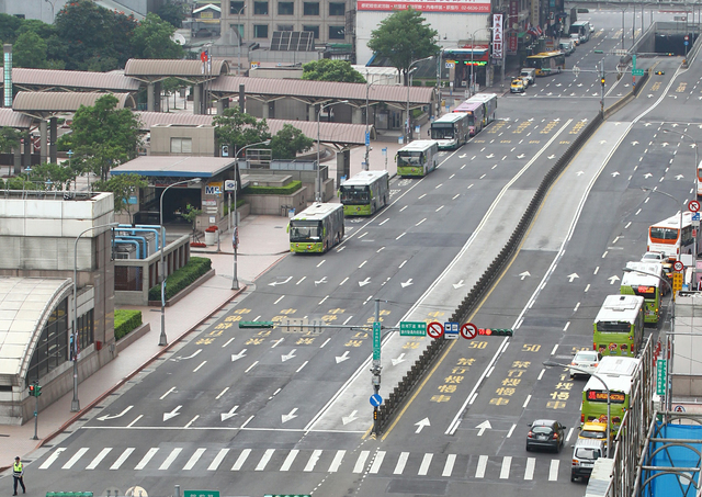 在台湾北部的朋友应该都知道，昨天是今年的「万安演习」，从下午1点30分开始为时30分钟的演习，此时会采取马路上的人、车交通管制。届时在马路上的民众必须立即疏散、或是在骑楼下等候，直到演习结束。