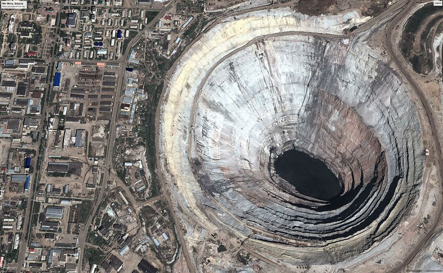 14. 在俄罗斯的和平号矿 (Mir mine)，这是世界最大的宝石矿区。