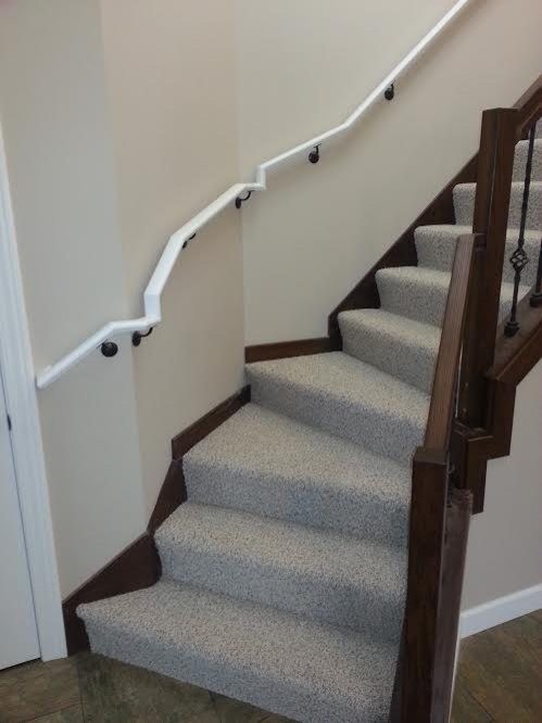 That handrail is the jankiest thing I've ever seen.