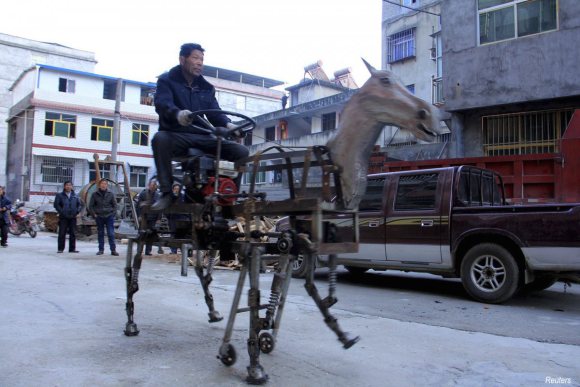 in-the-shiyan-hubei-province-su-daocheng-spent-two-months-building-a-home-made-mechanical-horse-to-travel-around-in