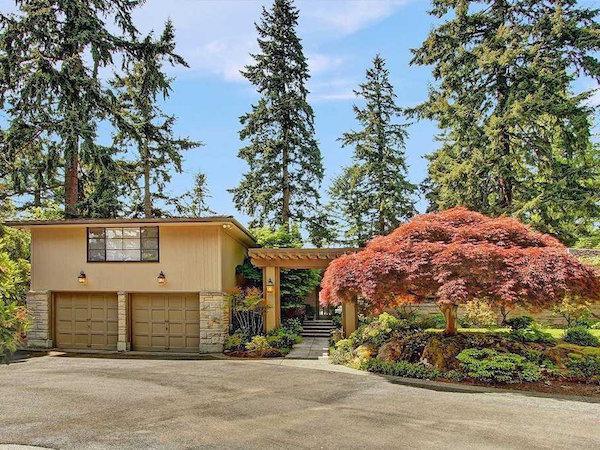 For that same prince, you could own a 3,810 Sq ft home with a lake view in Seattle. </p><br /><br /><br /><br /><br /><br />
<p>Price: $1.965 million<br /><br /><br /><br /><br /><br /><br />
Square footage: 3,810