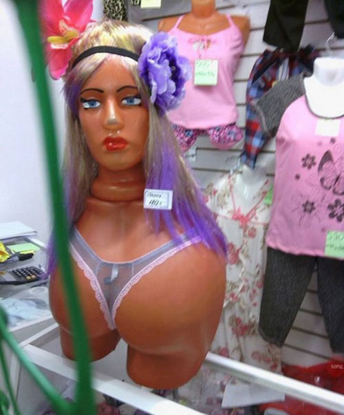 funny-store-women-mannequin-weird
