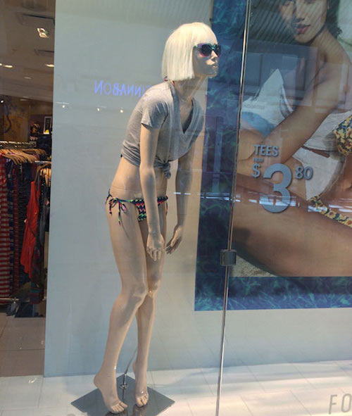 funny-tired-mannequin-pose