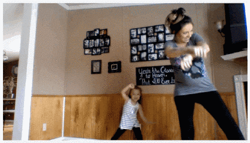 While 8 Months Pregnant, This Mom Had An Epic Living Room Dance Sesh With Her Daughter