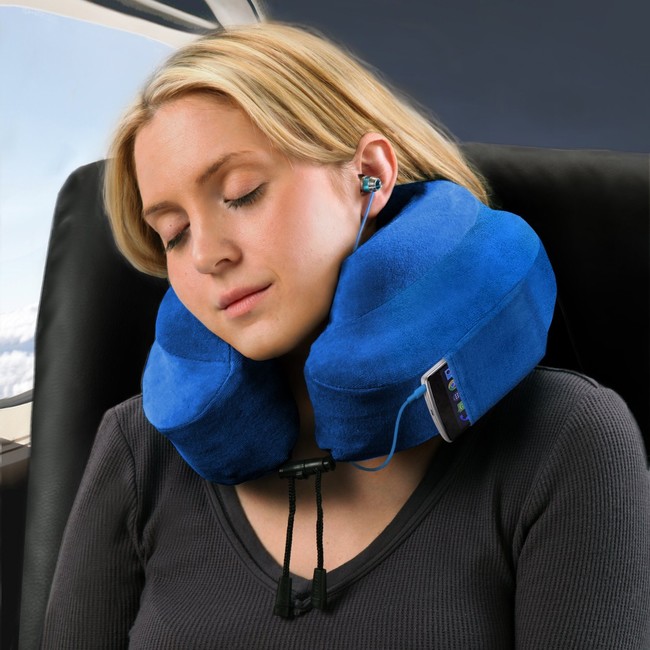 <a href="http://www.amazon.com/dp/B008VFCFFY/ref=cm_sw_su_dp?_encoding=UTF8&amp;tag=vira0d-20" target="_blank">This travel pillow</a> has it all. It's full of memory foam and even has a pocket for your phone.
