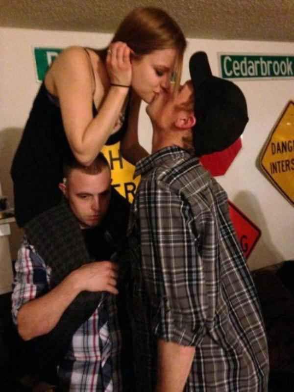 the great escape from the friendzone 27 photos 3 These dudes may be too deep in the friendzone (27 Photos)