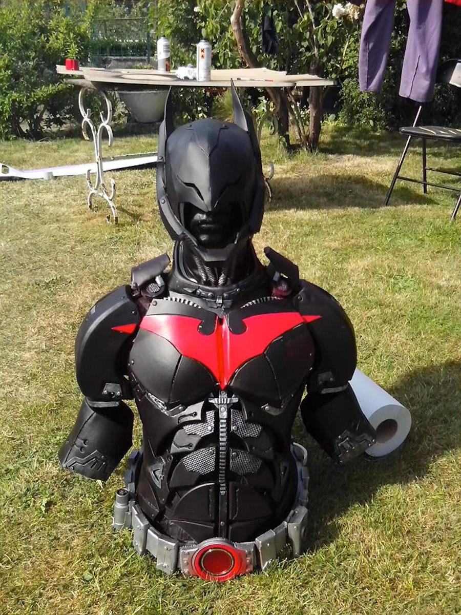 11351414 511226359009055 699393750025028294 n Cosplayer creates insanely cool new batman armor (10 Photos)