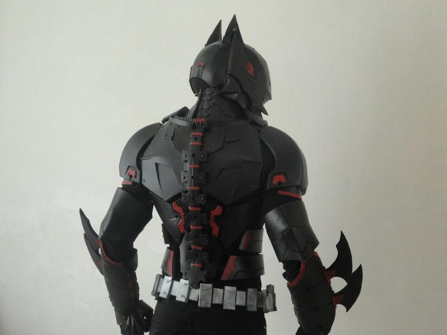 French cosplayer, NightCold Créations, has created an incredible batsuit from Batman Beyond. The suit is extremely badass and may be the coolest version of the batsuit out there. Now can we just get a movie with this suit please?