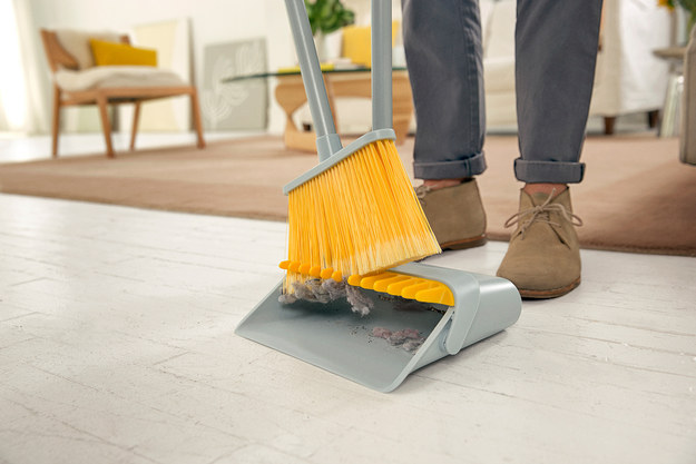 This dustpan that traps the dust for you.