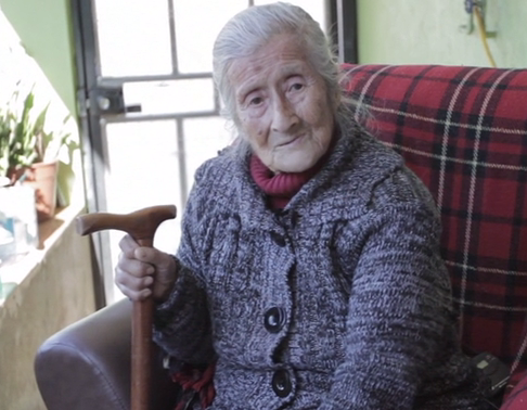 This is 91-year-old Estela Meléndez, of La Boca, Chile. For many years she had a lump in her belly, but thought nothing of it.