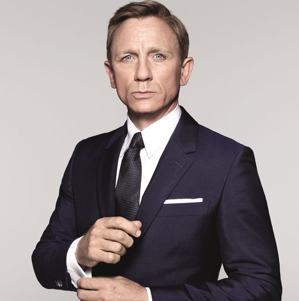 Daniel Craig in a new photoshoot to announce the release of tickets Bond film Spectre