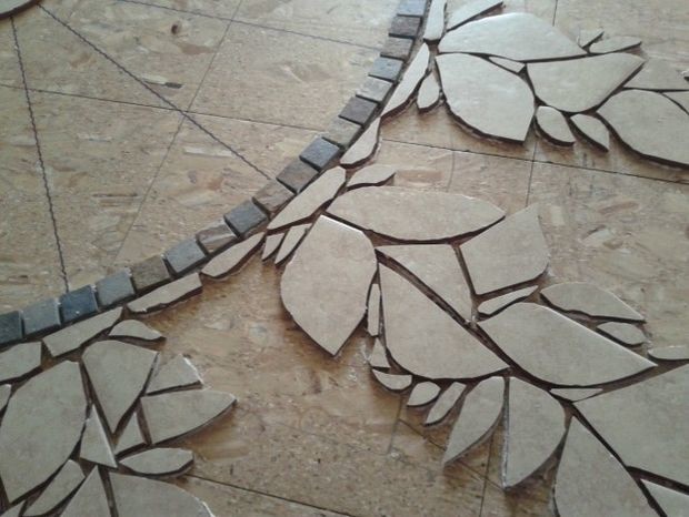 These leaf-like shapes were created by snipping tiles into pieces using regular tile cutters.