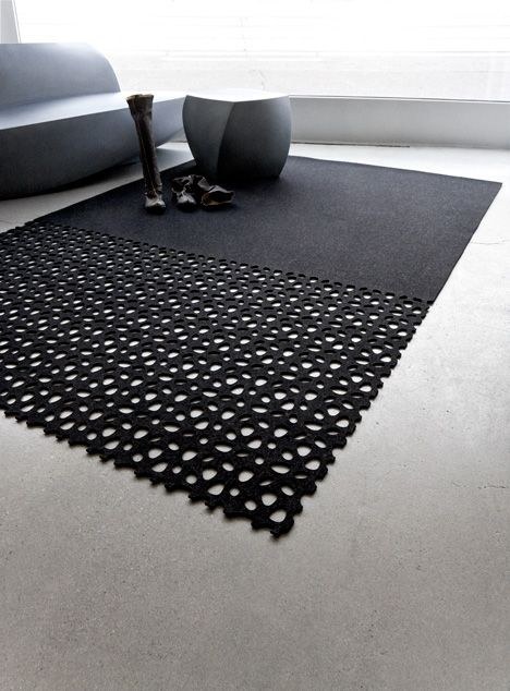 This rug.